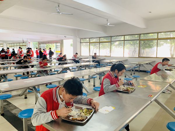 錯峰錯時用餐。_副本.jpg
